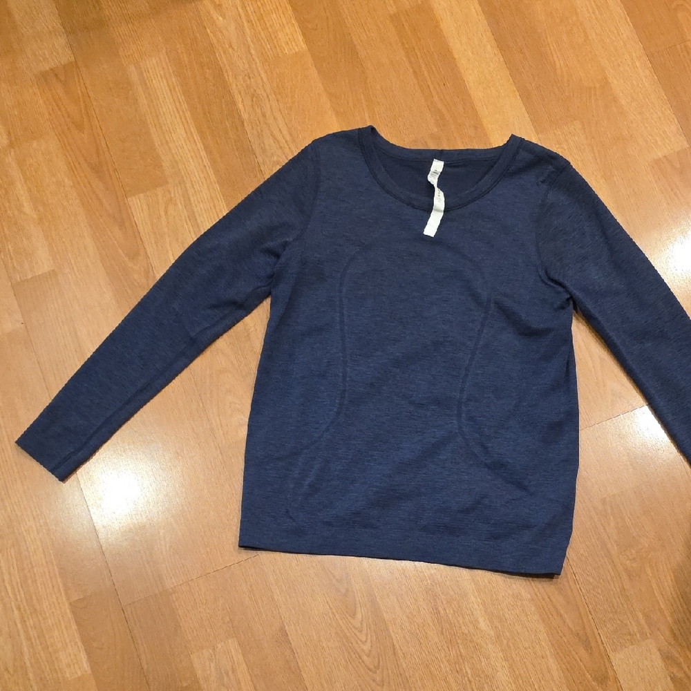 Lululemon Athletica Heathered Blue Long Sleeve Top